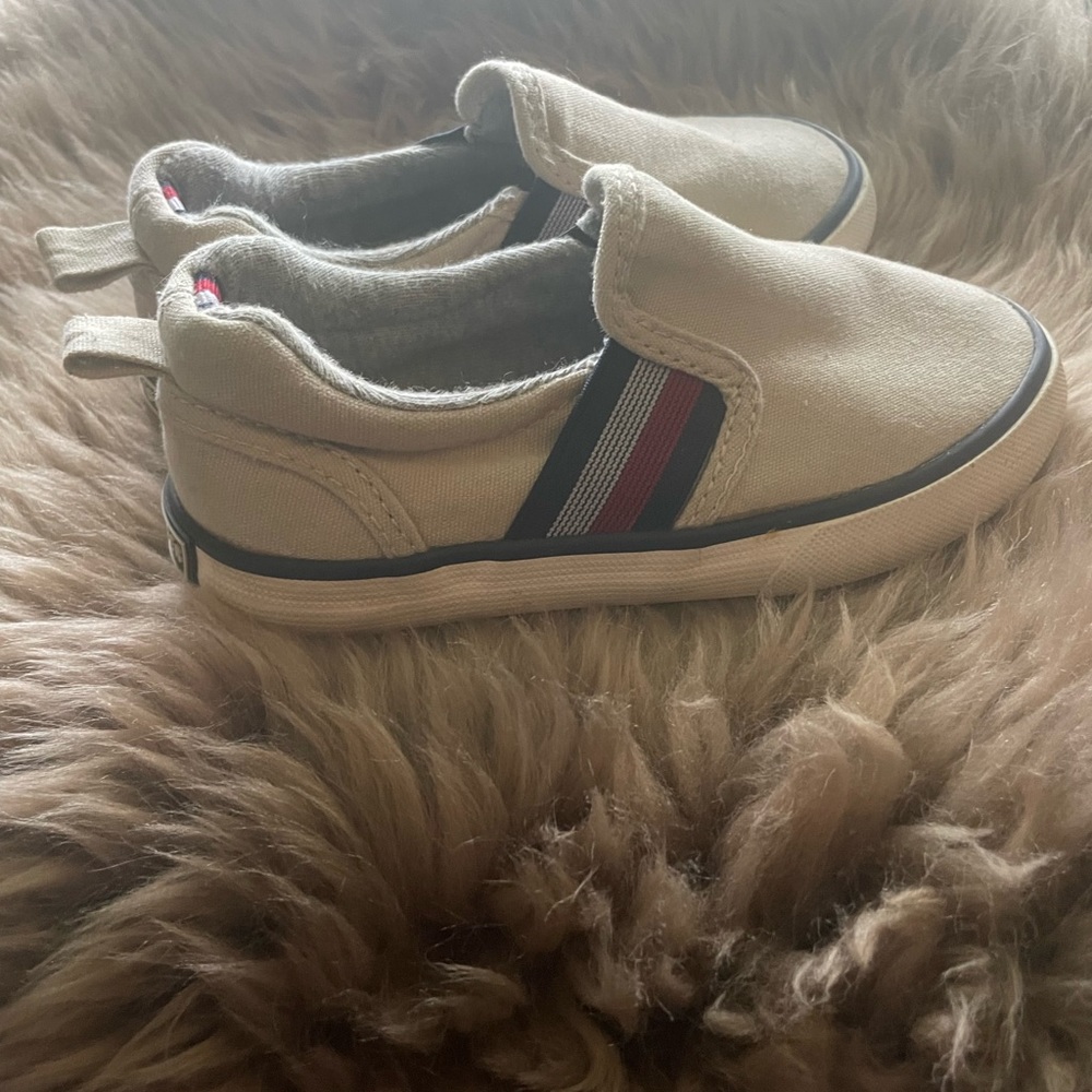 Boys’ Tommy Hilfiger canvas  slipon sneakers/boat shoes 9